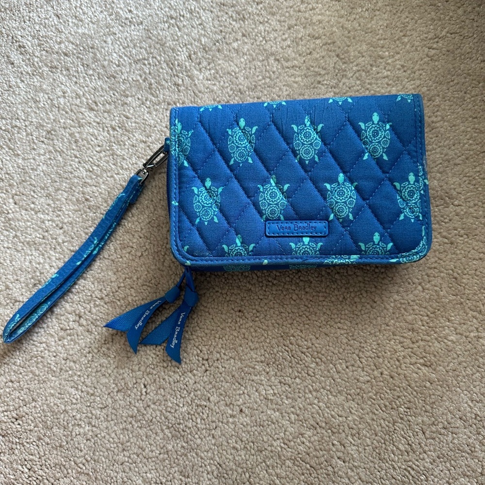 Vera Bradley Ocean Blue Turtle Quilted Wristlet/Crossbody